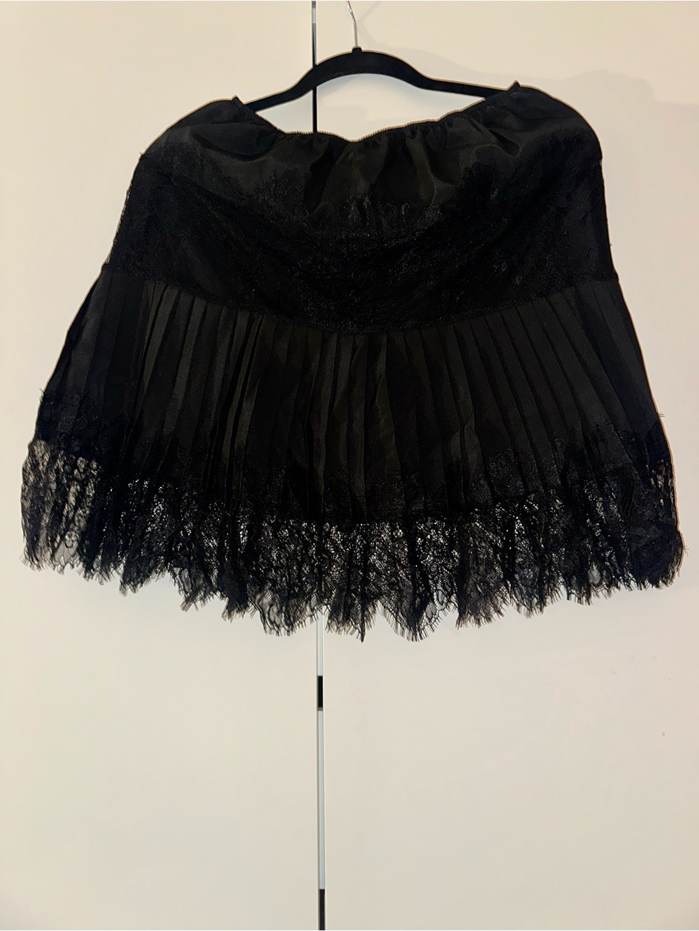 NEVER WORN - Frilly Black Skirt